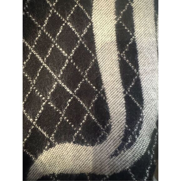 Nwt Juicy Couture Logo Cold Weather blanket Scarf shawl Grey Multi - Picture 6 of 6